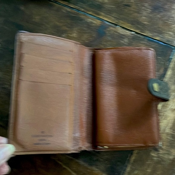 Louis Vuitton Wallet . Beautiful Authentic - Picture 2 of 8